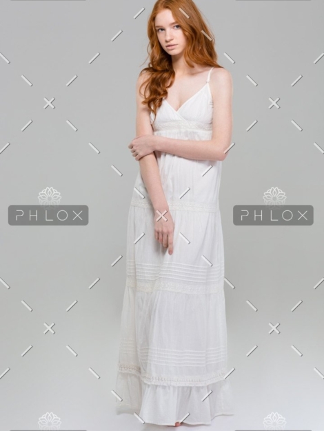 demo-attachment-88-full-length-portrait-of-a-beautiful-woman-in-PEJGNLL